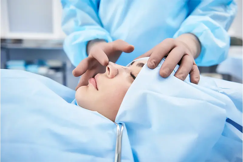 Poza reprezentativa pentru pagina de chirurgie orl dupa operatia de rinoseptoplastie.