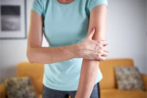 Representative image of left hand numbness and treatment or possible causes