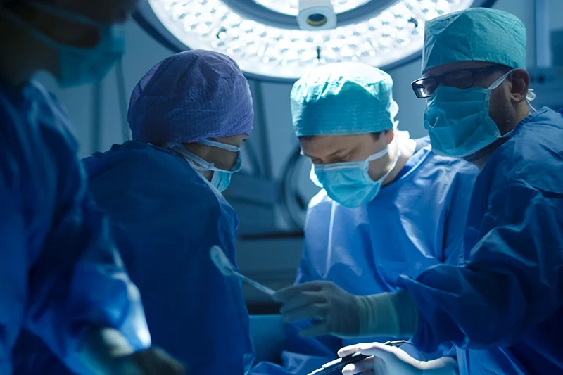 Representative photo for the laparoscopic general surgery service with doctors in the operating room